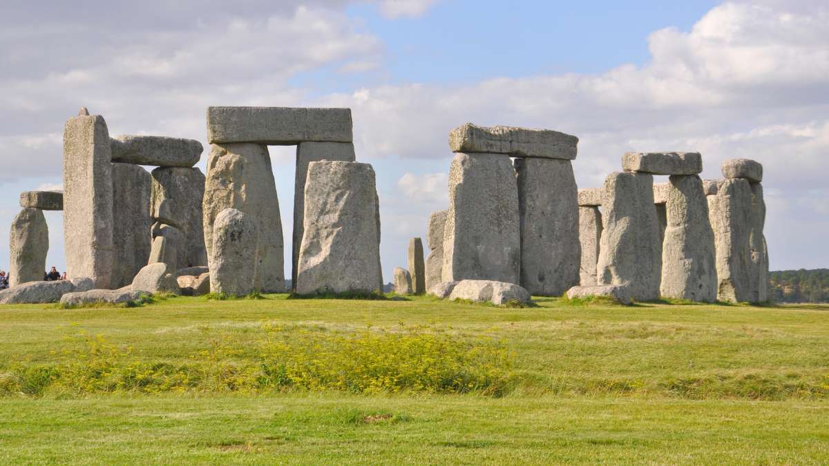 Best and Cheap Stonehenge tour from London